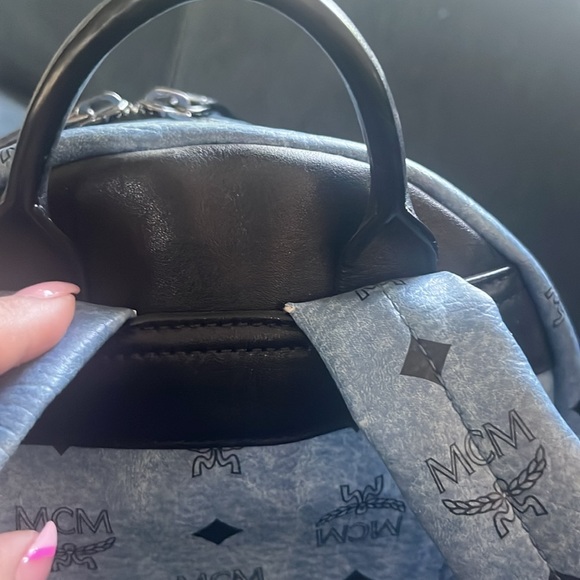 MCM Medium backpack two in one. Crossbody bag attached - Picture 4 of 7